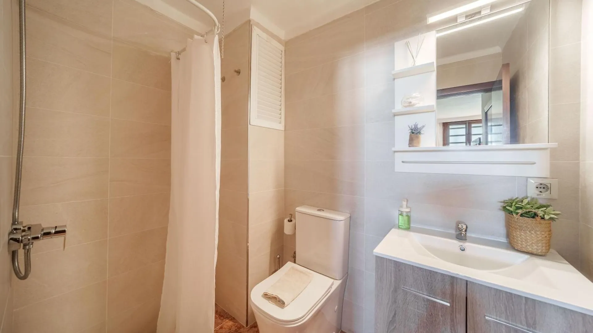 Apartment The Shell Ii, Beach Views And Pool 阿尔库迪亚