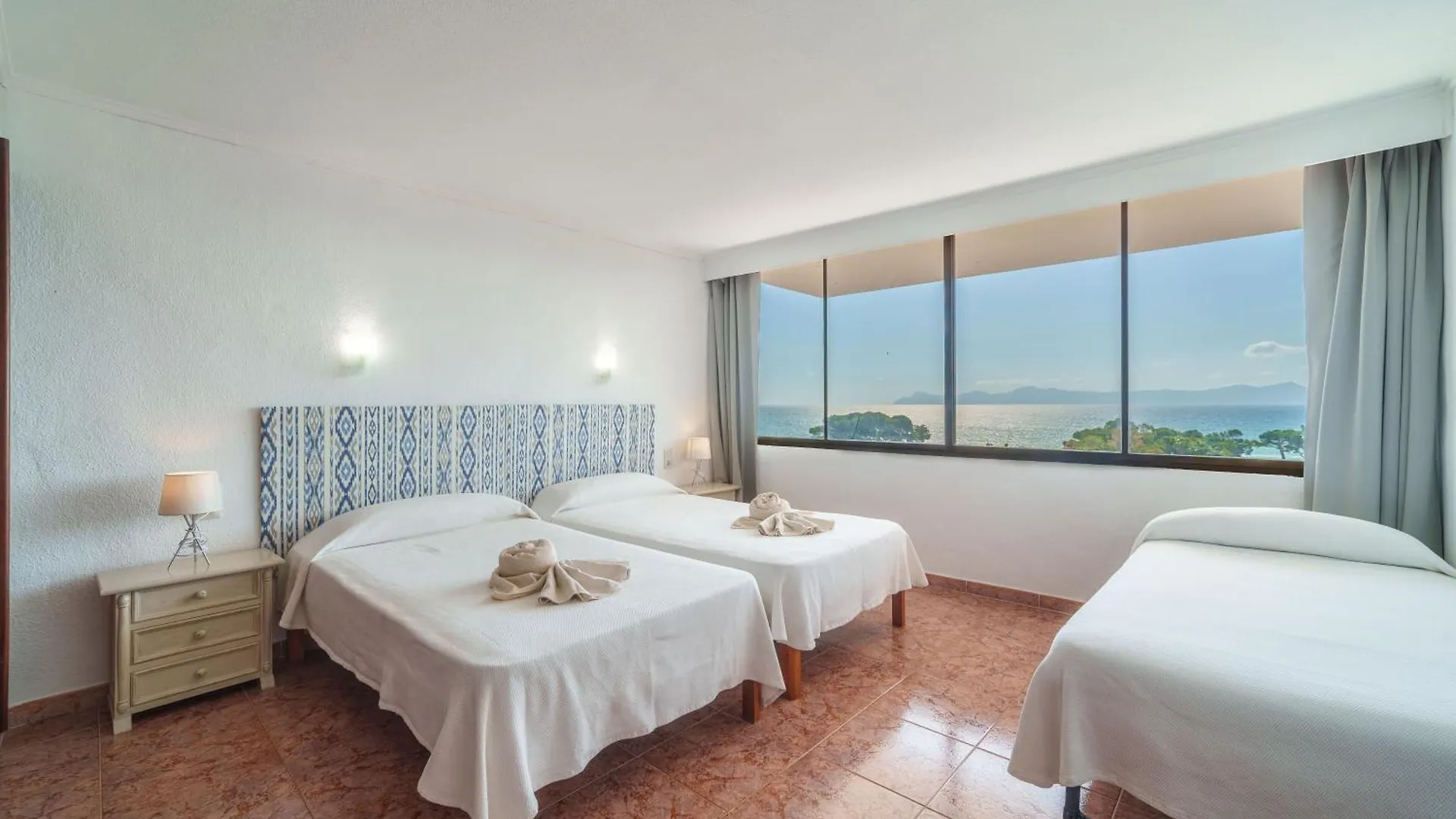 Apartment The Shell Ii, Beach Views And Pool Alcúdia