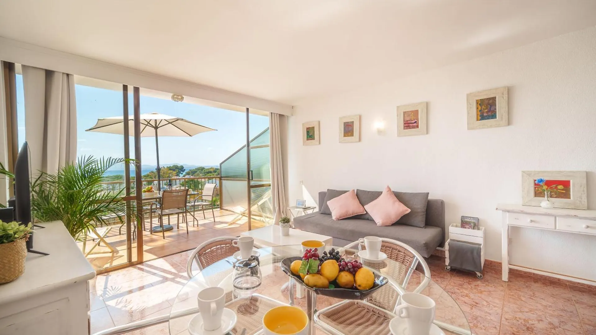 Apartment The Shell Ii, Beach Views And Pool アルクディア