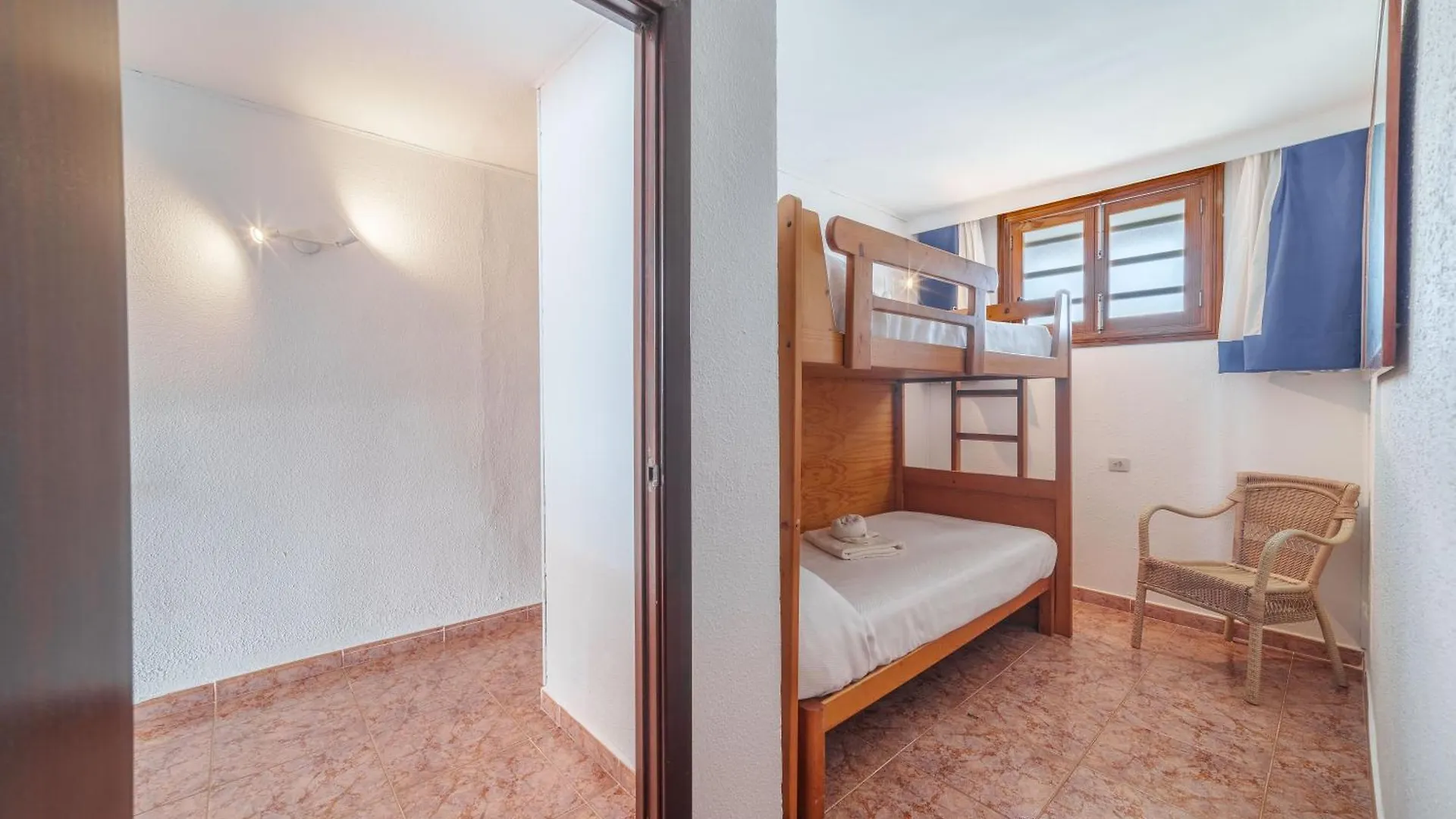 Apartment The Shell Ii, Beach Views And Pool アルクディア